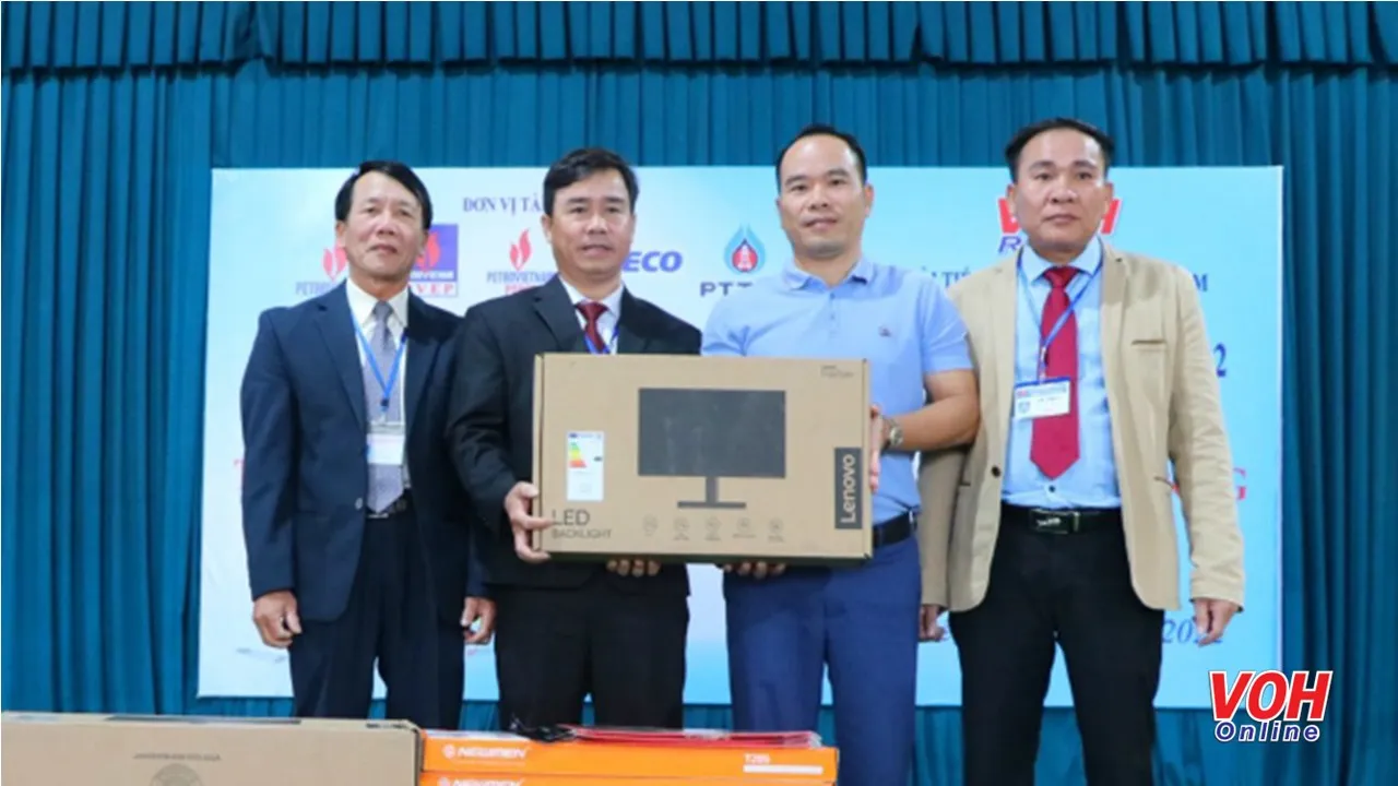 Sát cánh cùng gia đình Việt 