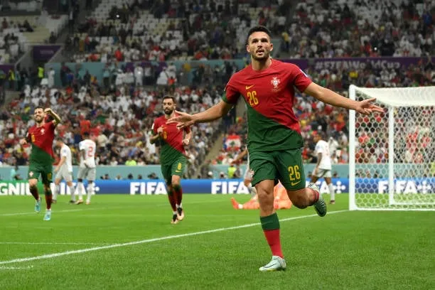 Tiền đạo thay Ronaldo đá chính giúp Bồ Đào Nha hủy diệt Thụy Sĩ