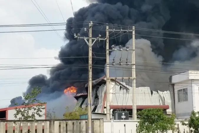 Long An: Cháy lớn tại khu công nghiệp Hải Sơn 1