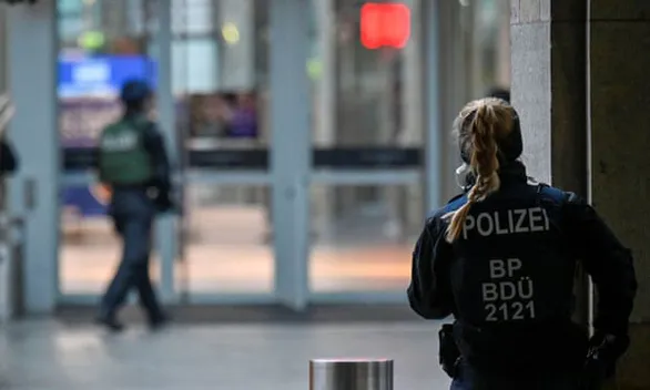 Đức: Khống chế nghi phạm bắt giữ 2 con tin ở chợ giáng sinh Dresden 1