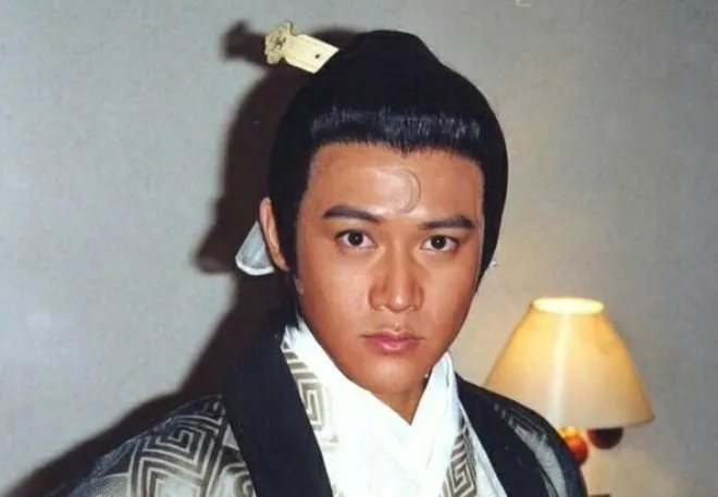 Lục Nghị từng rất được yêu thích khi vào vai Bao Thanh Thiên lúc còn trẻ