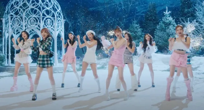 Red Velvet và Aespa kết hợp trong MV giáng sinh mới 6