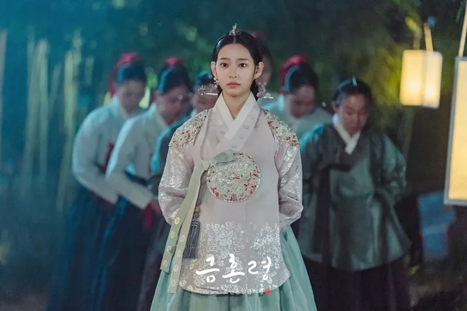 The Forbidden Marriage mở đầu với rating khả quan, Kim Min Ju gây sốt với tạo hình cổ trang 5