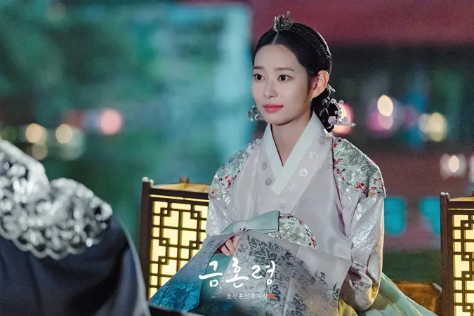 The Forbidden Marriage mở đầu với rating khả quan, Kim Min Ju gây sốt với tạo hình cổ trang 9