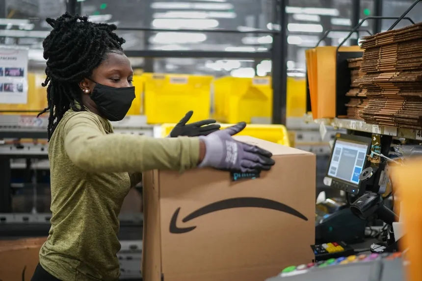 Đức: Nhân viên các trung tâm phân phối của Amazon đình công đòi tăng lương 1