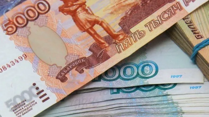 Đồng ruble Nga chạm ngưỡng thấp nhất so với đồng USD trong 7 tháng 1