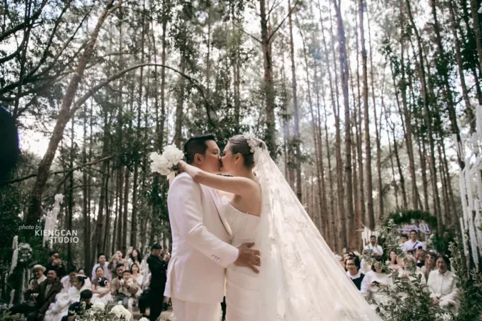 Đoàn Di Băng mạnh tay 'vun tiền' đầu tư lễ kỷ niệm 10 năm ngày cưới 16