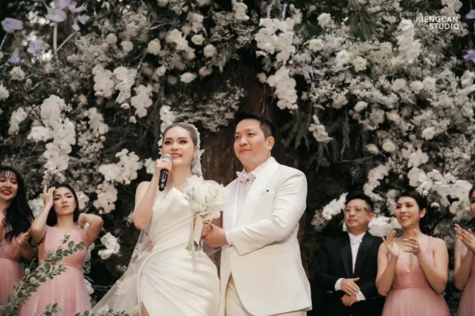 Đoàn Di Băng mạnh tay 'vun tiền' đầu tư lễ kỷ niệm 10 năm ngày cưới 8