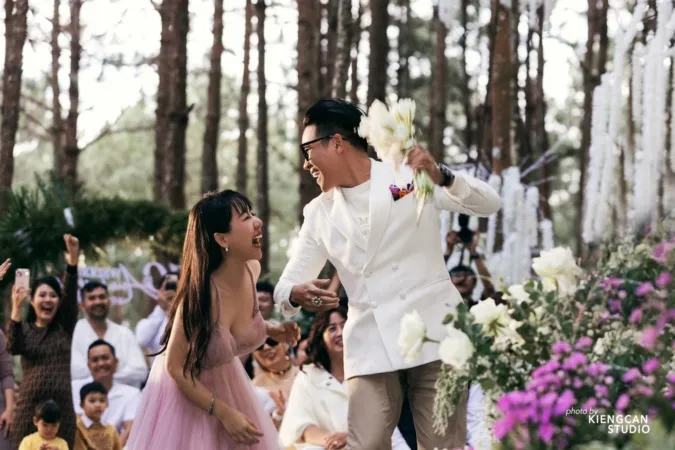 Đoàn Di Băng mạnh tay 'vun tiền' đầu tư lễ kỷ niệm 10 năm ngày cưới 13