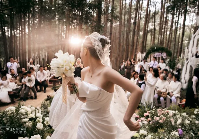 Đoàn Di Băng mạnh tay 'vun tiền' đầu tư lễ kỷ niệm 10 năm ngày cưới 10