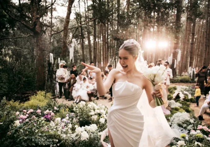 Đoàn Di Băng mạnh tay 'vun tiền' đầu tư lễ kỷ niệm 10 năm ngày cưới 11