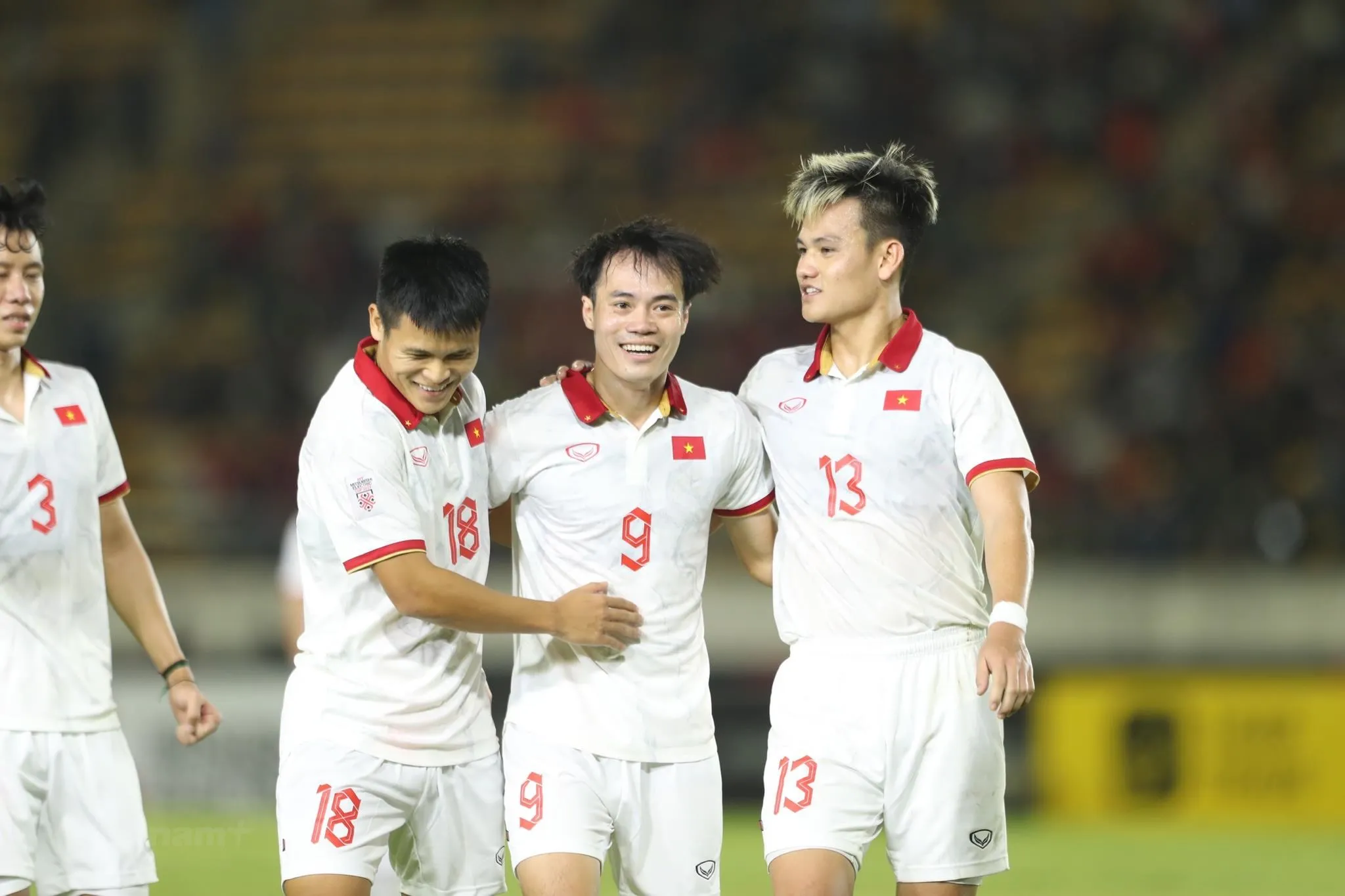 AFF Cup 2022: Việt Nam đại thắng 6 sao, Malaysia thắng nhọc trận ra quân