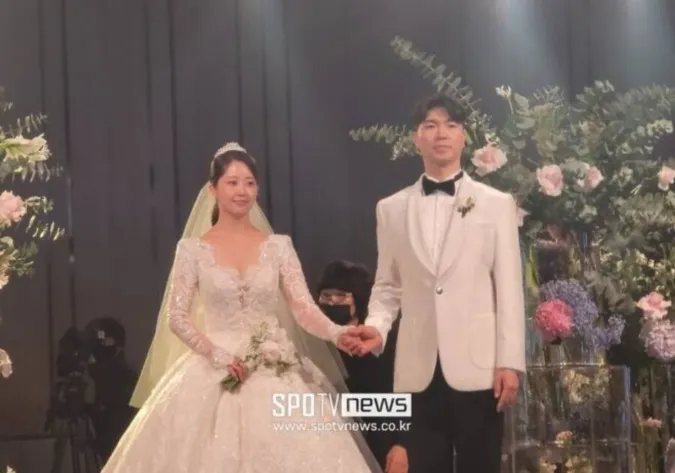 Park Soo Hong tổ chức đám cưới riêng tư cùng vợ trẻ kém 23 tuổi 1