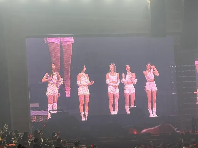 chaeryeong-itzy-khien-fan-lo-lang-khi-lo-dau-hieu-duoi-suc-sbs-gayo-daejun-3