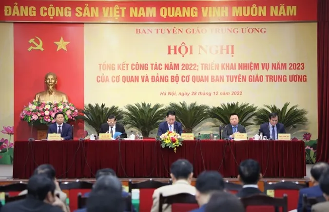 Thực hiện hệ giá trị quốc gia, gia đình và chuẩn mực người Việt Nam 1