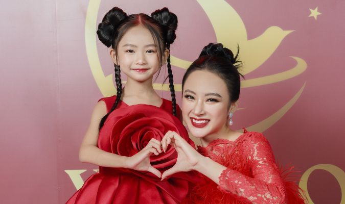 Angela Phương Trinh công khai con gái nuôi xinh như búp bê 1