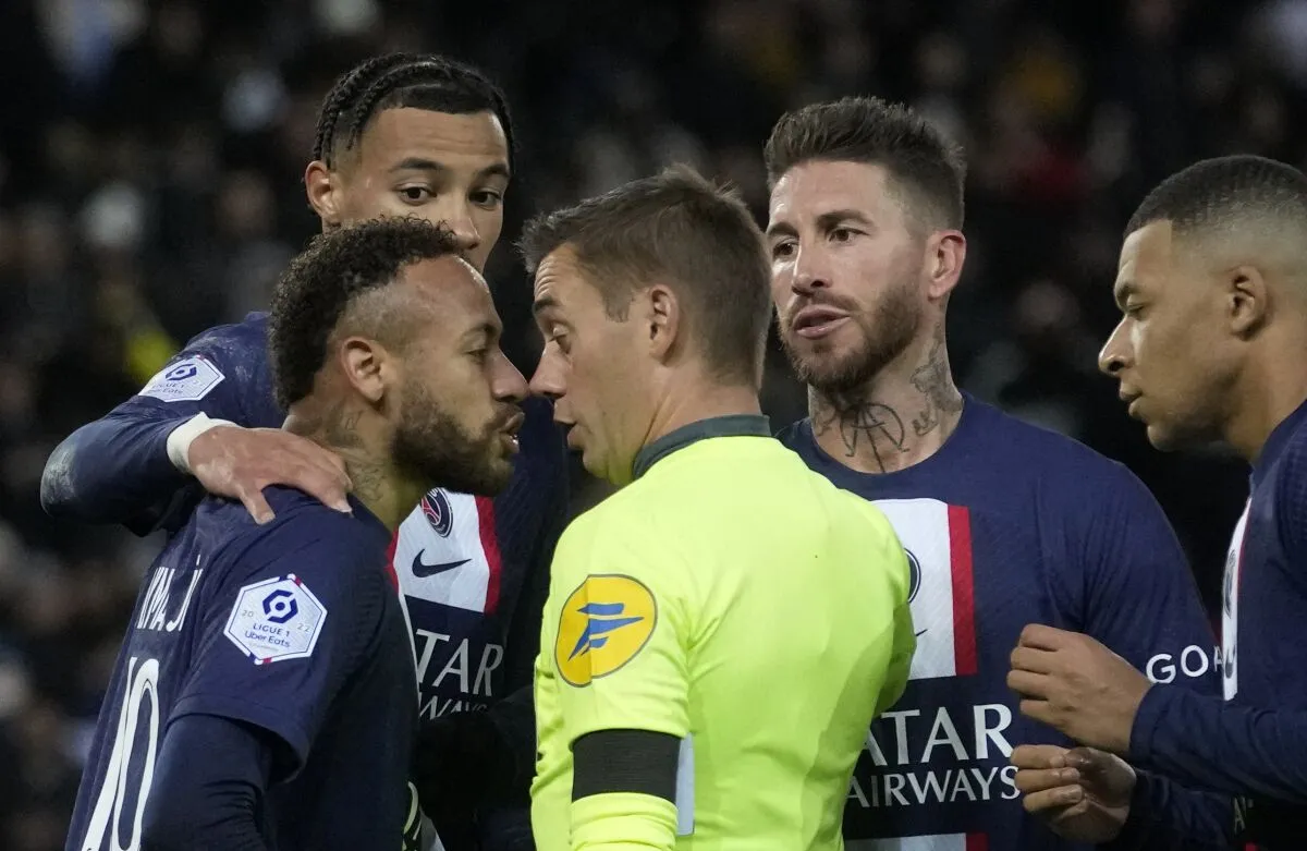 Mbappe giúp PSG thắng nhọc ngày Neymar nhận thẻ đỏ