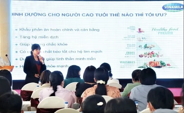 VINAMILK và CLB Điều dưỡng trưởng Việt Nam tiếp tục triển khai lớp tập huấn chăm sóc sức khỏe trẻ em 3