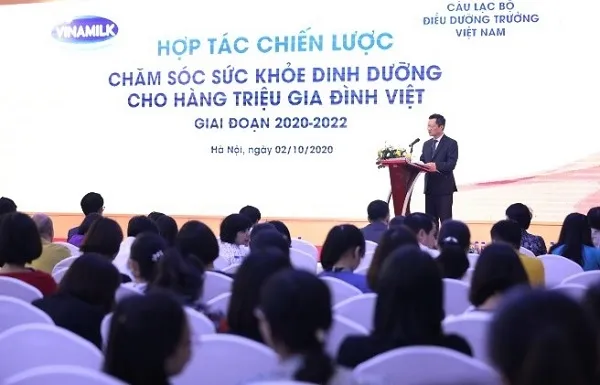 VINAMILK và CLB Điều dưỡng trưởng Việt Nam tiếp tục triển khai lớp tập huấn chăm sóc sức khỏe trẻ em 4