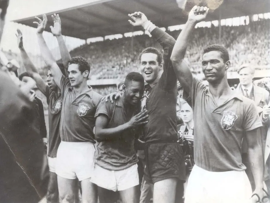 Nhân loại chính thức chia tay “Vua bóng đá” Pele