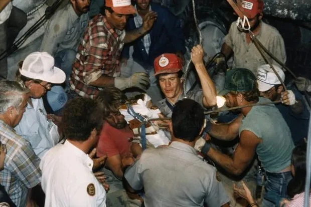 Những vụ giải cứu trẻ em rơi hố sâu trên thế giới