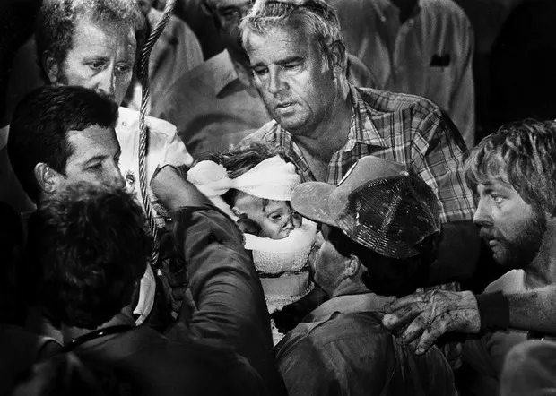 Những vụ giải cứu trẻ em rơi hố sâu trên thế giới