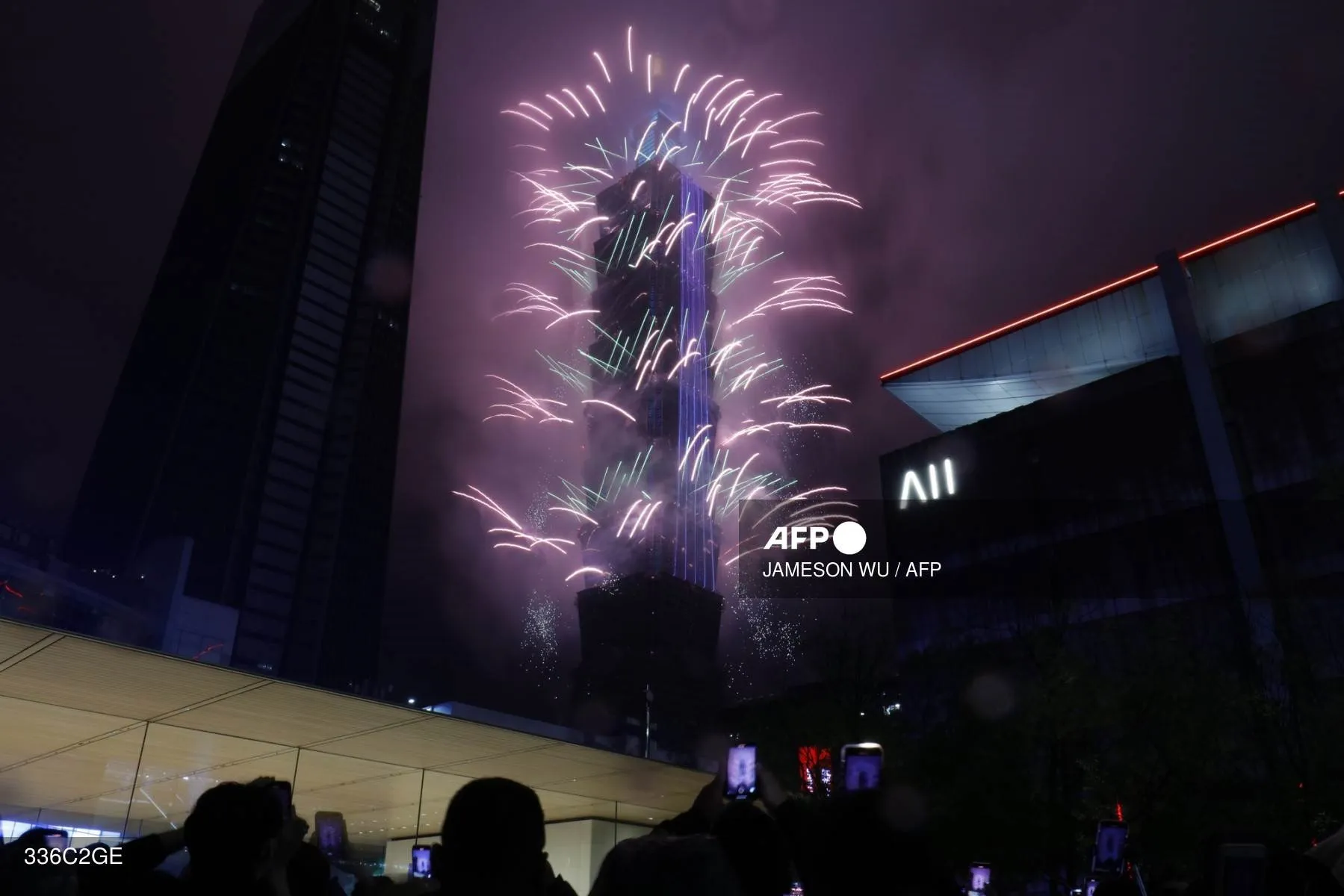 Đài Loan tặng tiền mặt cho người dân nhân dịp năm mới