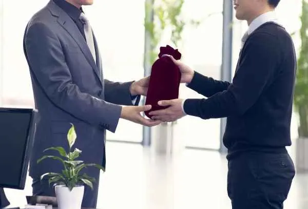 tặng quà Tết cho lãnh đạo