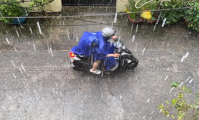 Dự báo thời tiết hôm nay 5/1/2023: Thừa Thiên Huế đến Ninh Thuận có mưa vừa, mưa to 1