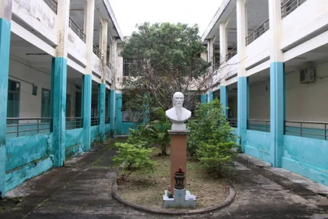 Cận cảnh Trung tâm y tế ở Đà Nẵng xuống cấp, rêu mốc mọc đầy bên giường bệnh 7