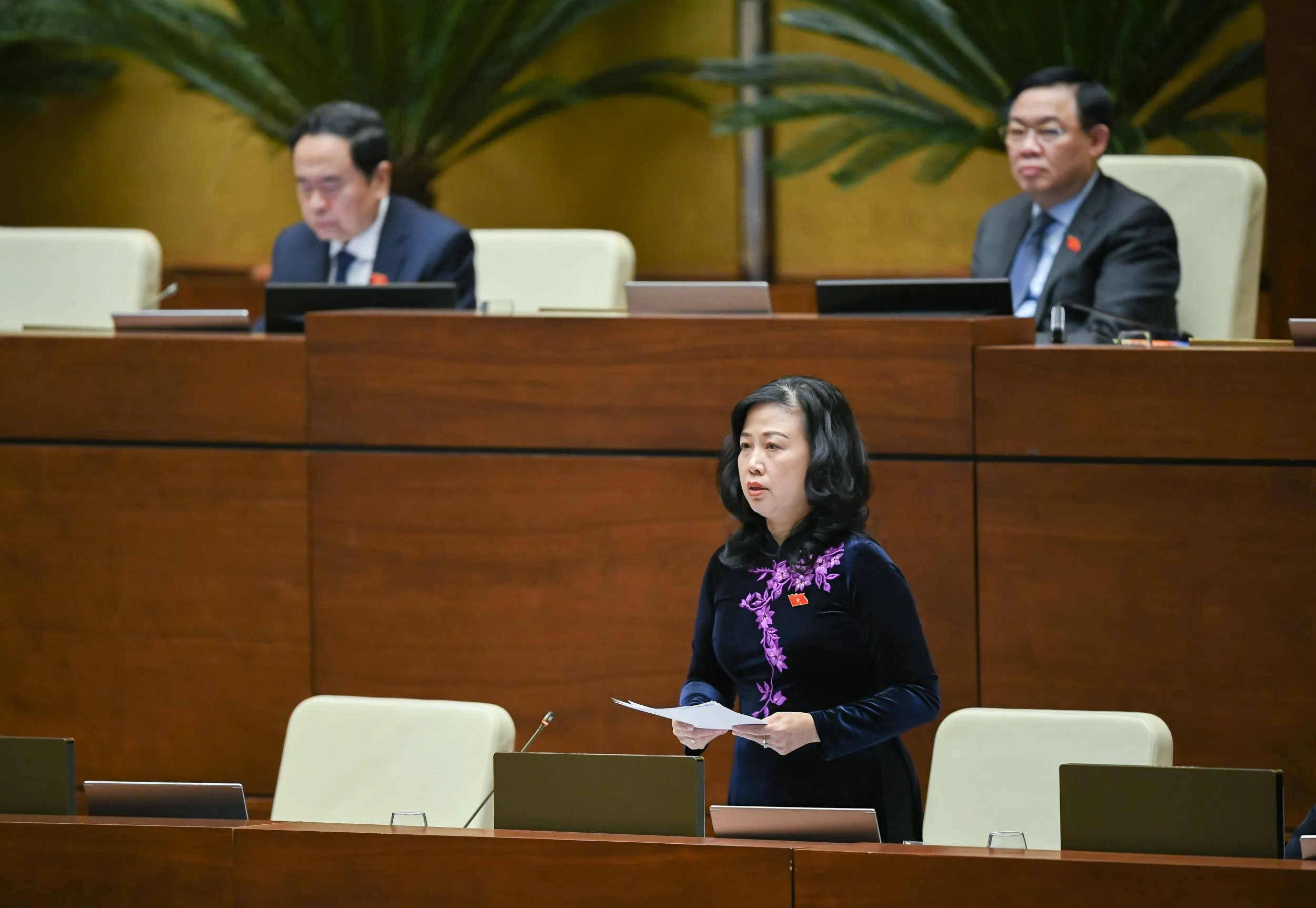 Bộ trưởng Bộ Y tế Đào Hồng Lan báo cáo giải trình làm rõ một số vấn đề đại biểu Quốc hội quan tâm