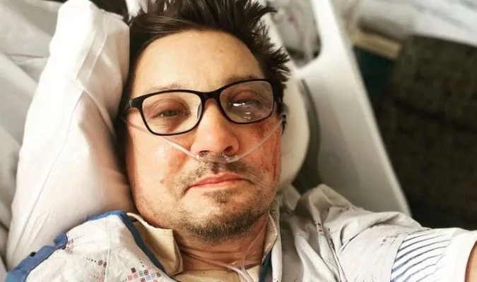 Một nữ diễn viên bị hải cẩu tấn công khi đang tắm biển 3