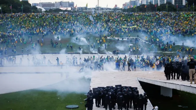 Bạo loạn tại thủ đô, Tân Tổng thống Brazil tuyên bố tình trạng khẩn cấp 1