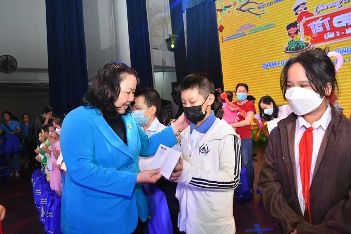 Tết cho em 2023: Mang Tết sớm đến với 300 thiếu nhi có hoàn cảnh khó khăn 1