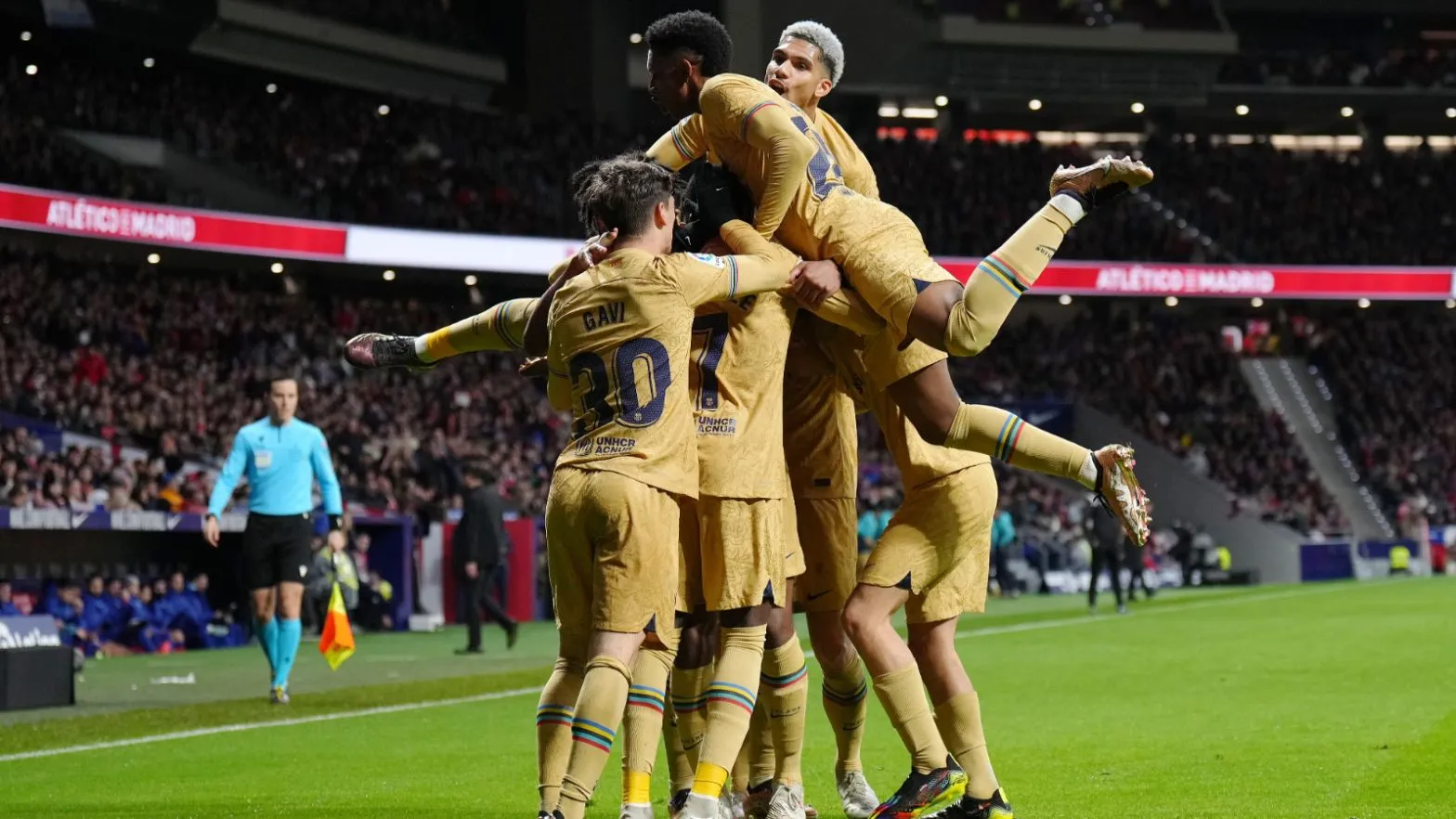 La Liga: Barca hạ Atletico chính thức tạo khoảng cách 3 điểm với Real