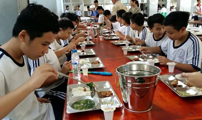 Áp dụng bộ thực đơn học sinh trung học phổ thông vào bữa ăn học đường 1