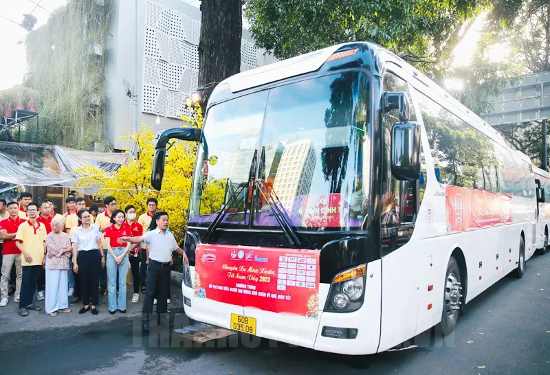 “Chuyến xe mùa Xuân-Tết sum vầy” giúp 2.000 sinh viên, người lao động TPHCM về quê đón Tết 1