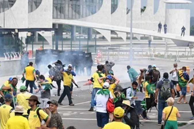 Chính phủ Brazil đối diện nguy cơ bạo loạn 1