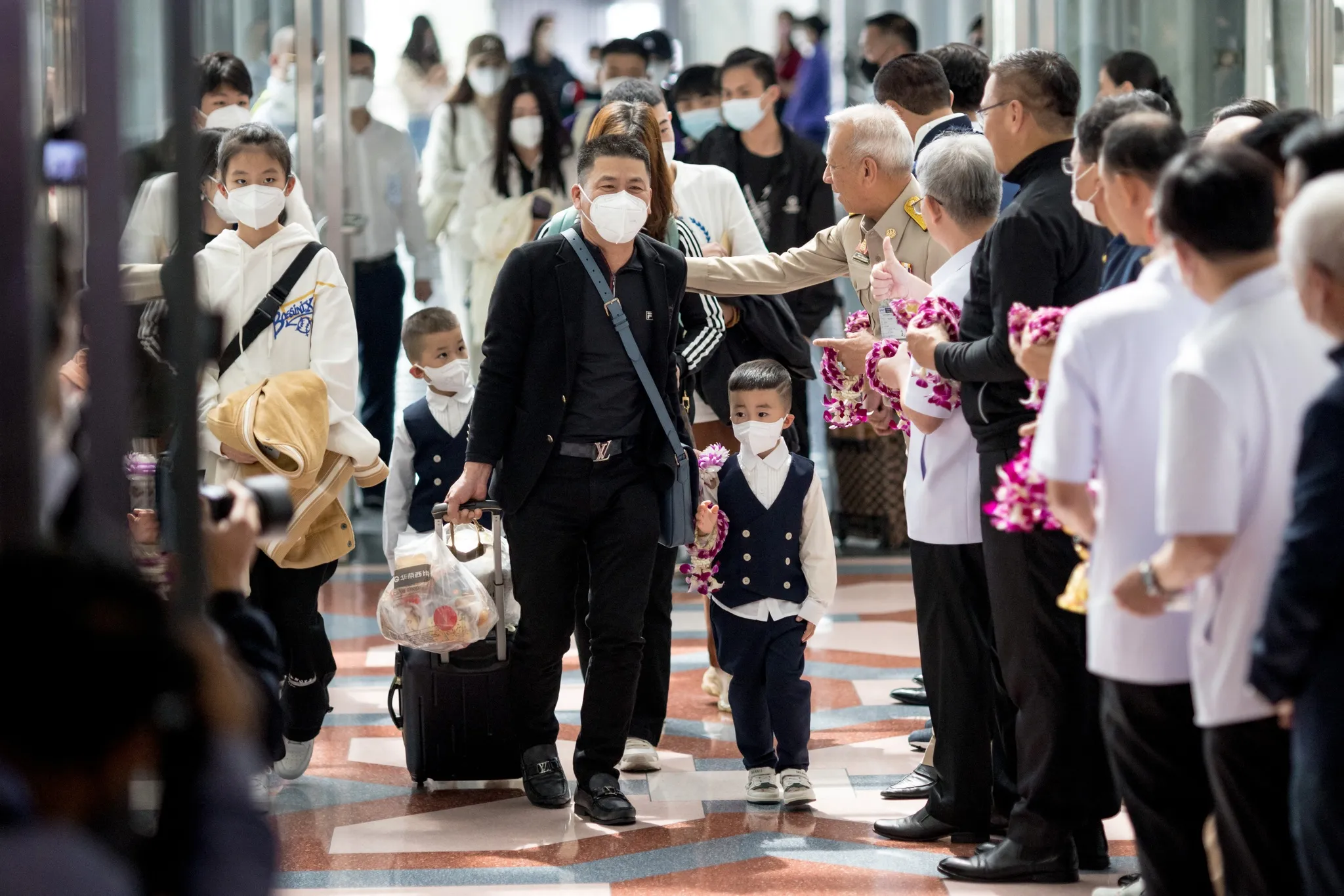 Tin thế giới sáng 13/1: Hạ viện Mỹ cấm bán dầu cho Trung Quốc; Tổng thống Joe Biden 'gặp khó' vì sự cố tài liệu mật