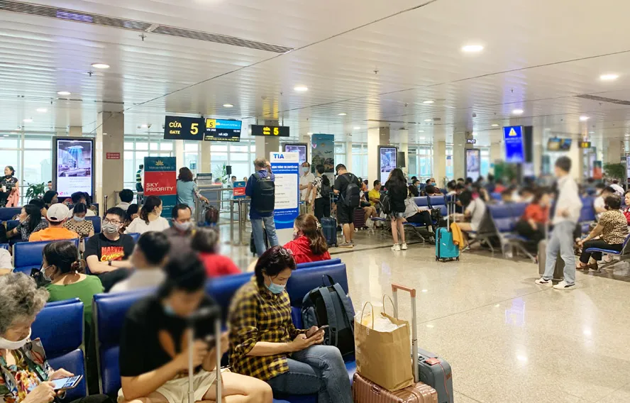 Khách qua sân bay Tân Sơn Nhất tăng cao từng ngày. Ảnh minh hoạ. 