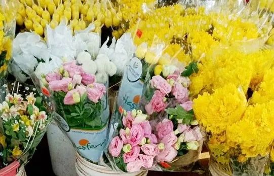 Giá cả thị trường hôm nay 14/1/2023: Thị trường đồ cúng ông Công, ông Táo 1