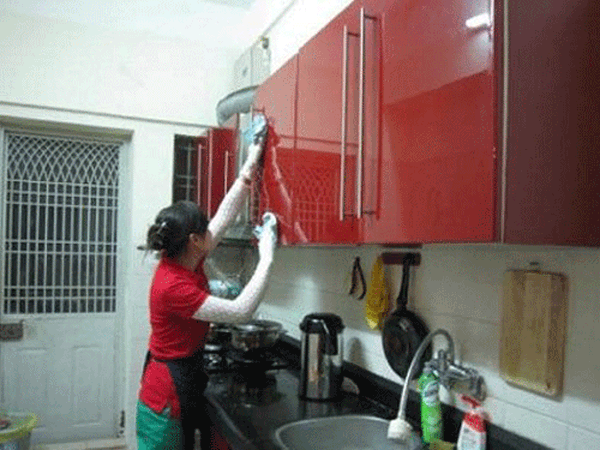 Người giúp việc nhà 