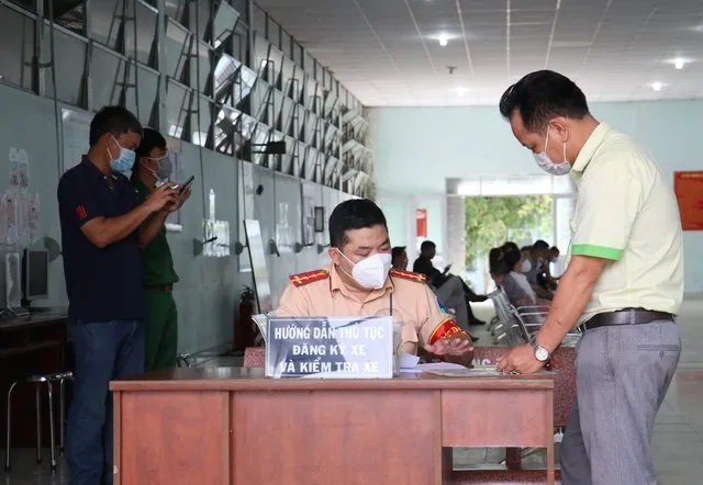 TPHCM: Tiếp nhận đăng ký xe đến ngày 28 tết, tả biển số đến trưa 30 tết 1
