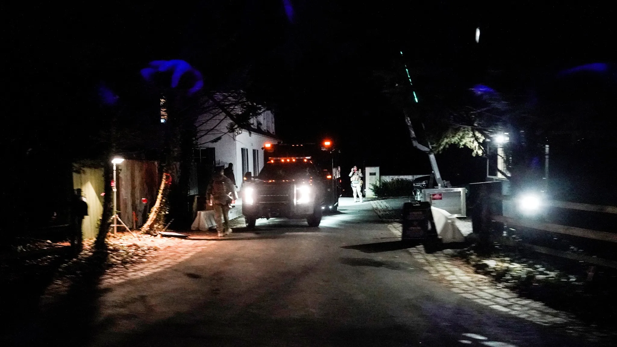 Tin thế giới sáng 15/1: Rơi máy bay quân sự ở Iran; xả súng ở Anh khiến 4 người bị thương