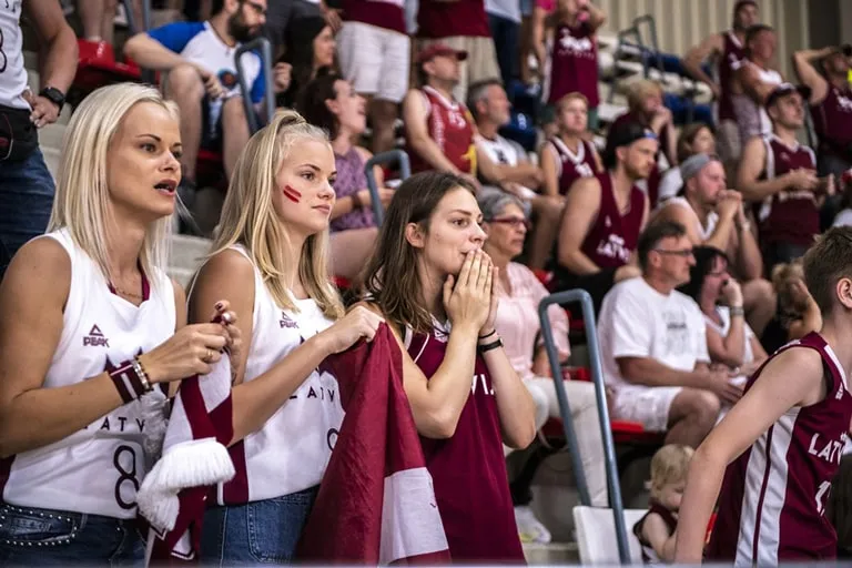 Các quý cô Latvia vừa mang nét đẹp nữ tính sạng trọng của người Nga, vừa mang vẻ thanh lịch của người Tây Âu.