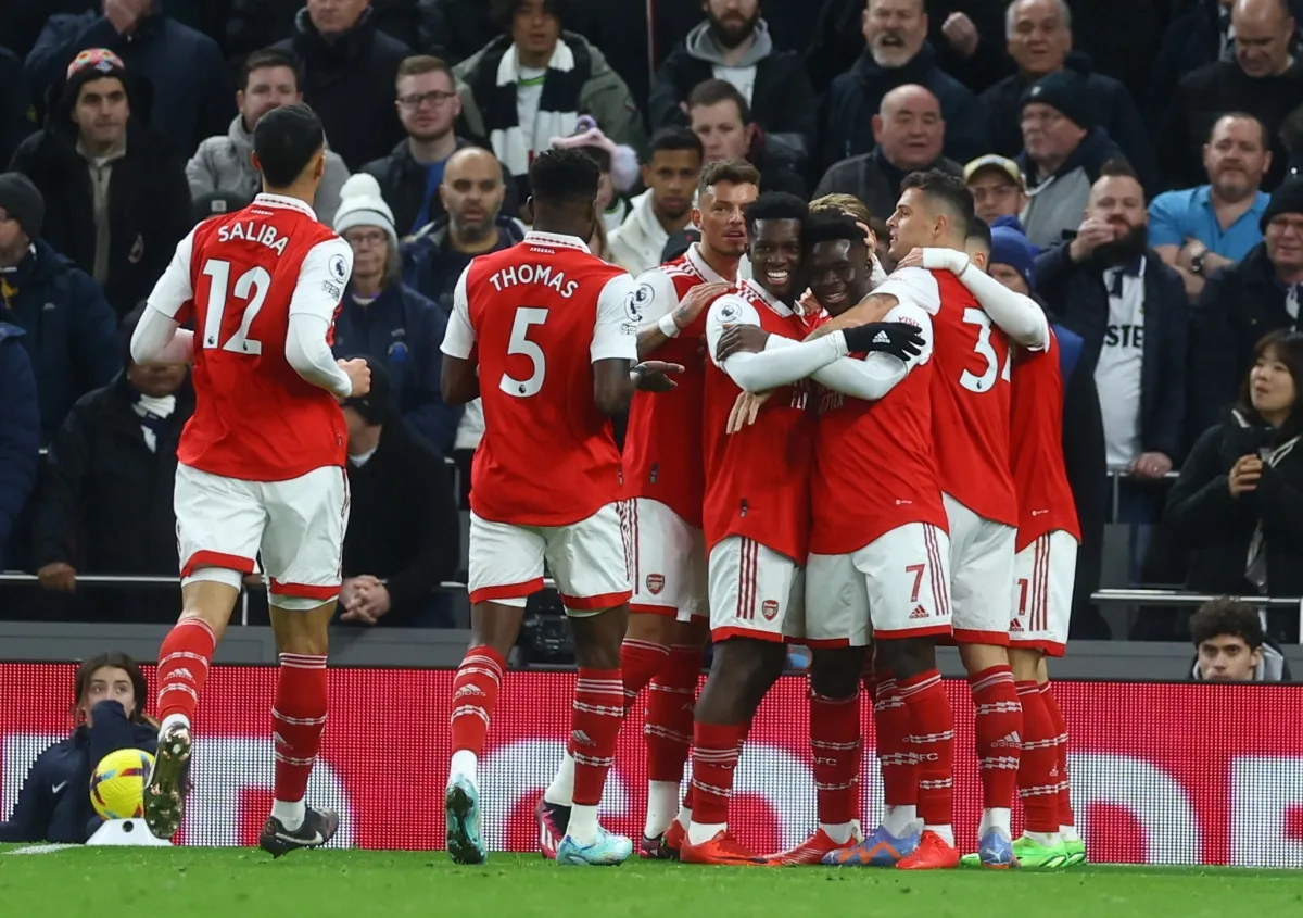 Arsenal vững ngôi đầu và cán mốc mới sau trận thắng Tottenham