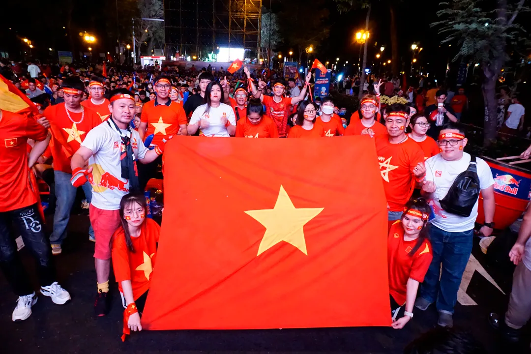 Việt Nam thua Thái Lan tại AFF Cup 2022, người hâm mộ TPHCM rơi lệ 2