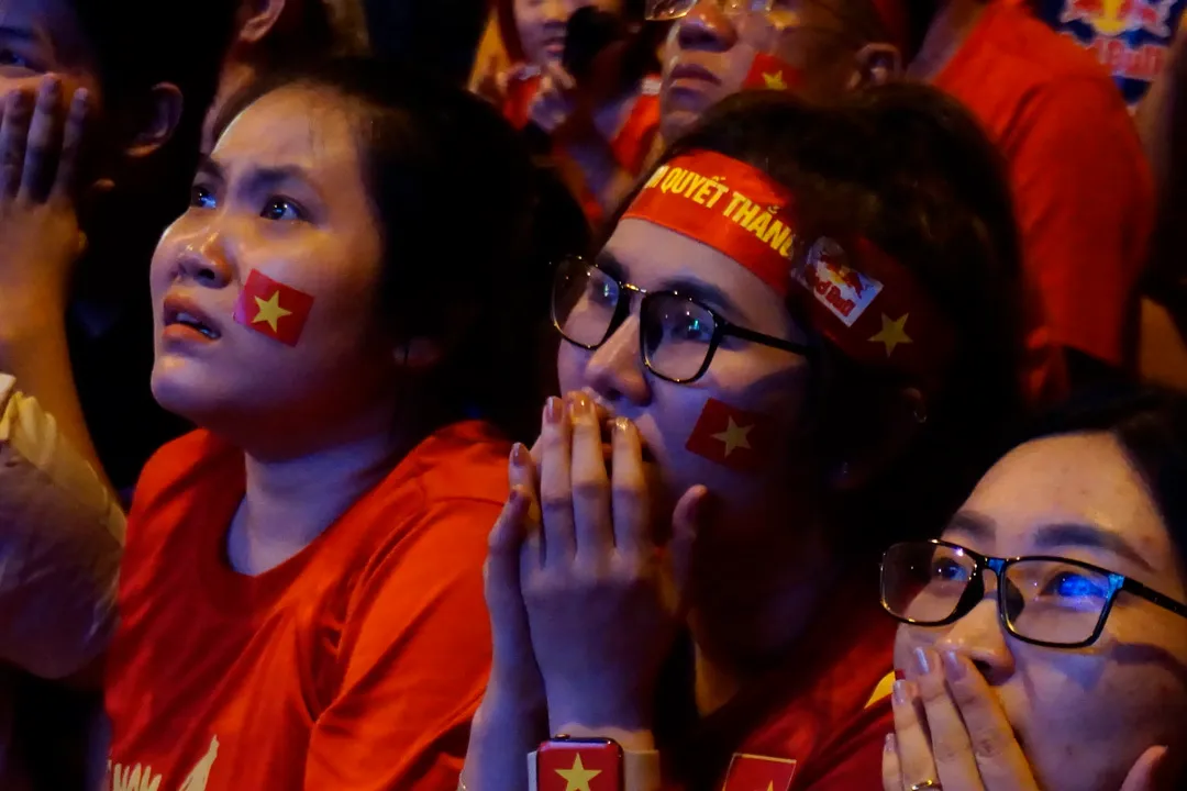 Việt Nam thua Thái Lan tại AFF Cup 2022, người hâm mộ TPHCM rơi lệ 6