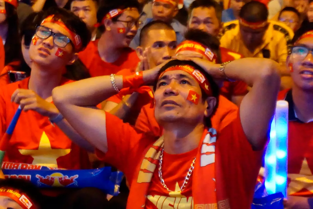 Việt Nam thua Thái Lan tại AFF Cup 2022, người hâm mộ TPHCM rơi lệ 11