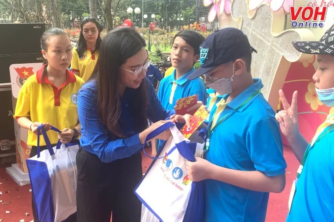 Chăm lo Tết Quý Mão 2023 cho 1.500 trẻ mồ côi, hoàn cảnh khó khăn 3